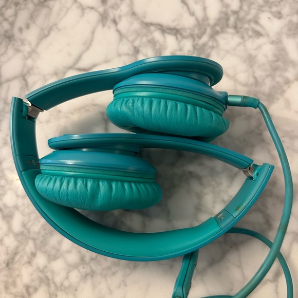Beats By Dre Teal Wired Headphones - Picture 2 of 6